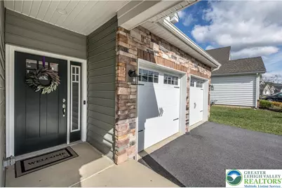 3858 Victors Way, Easton, PA 18045 - Photo 4