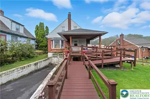 517 Lechauwecki Ave, Bethlehem City, PA 18015 - Photo 4