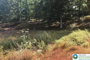 605 Arapahoe Dr, Middle Smithfield, PA 18302 - Photo 2