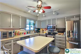 121 Woodcrest Cir, Allentown City, PA 18103 - Photo 20