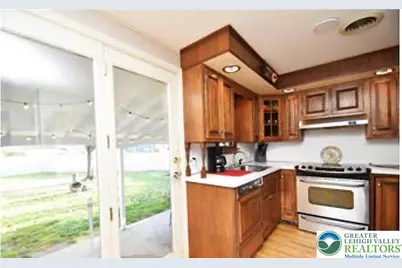 10 Henry Avenue, Upper Nazareth Twp, PA 18064 - Photo 4