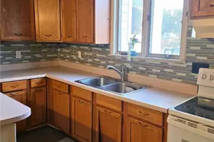 517 E Arch St, Pottsville, PA 17901 - Photo 2