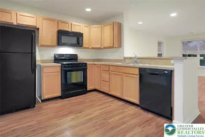 8408 Saylor Court, Upper Macungie Township, PA 18031 - Photo 6