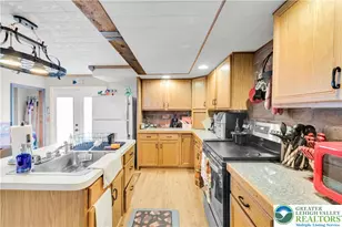 219 Gay St, Tamaqua Boro, PA 18252 - Photo 8