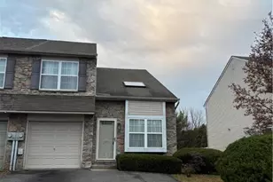 5619 Stonecroft Ln, Lower Macungie, PA 18106 - Photo 2