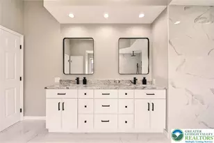 2243 Oakwood Ct, Lowhill Twp, PA 18051 - Photo 32