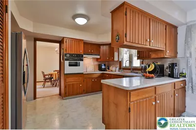 7933 Trails End, Upper Macungie Township, PA 18051 - Photo 4
