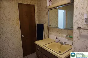 156 W Nesquehoning St, Easton, PA 18042 - Photo 14