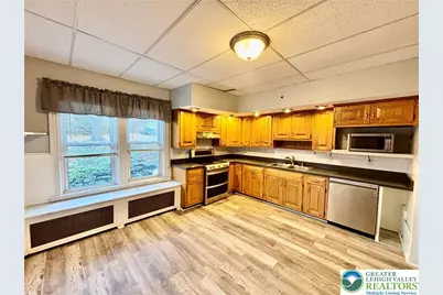 35 E Pennsylvania Avenue, Pen Argyl Boro, PA 18072 - Photo 2