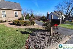 2127 Sherbrooke Dr, Lower Saucon Township, PA 18015 - Photo 2