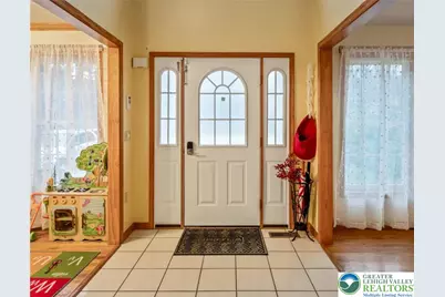 2121 Warwick Circle, Coolbaugh Twp, PA 18466 - Photo 10