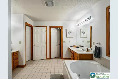 2121 Warwick Circle, Coolbaugh Twp, PA 18466 - Photo 40