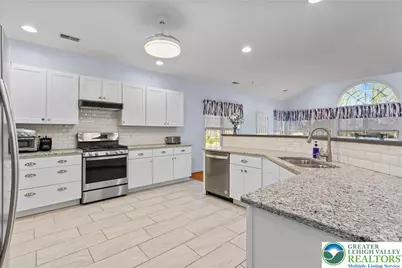 60 Glenmoor Circle N, Palmer Twp, PA 18045 - Photo 8