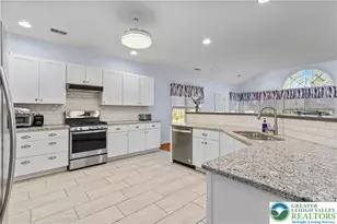 60 Glenmoor Cir N, Palmer Twp, PA 18045 - Photo 8