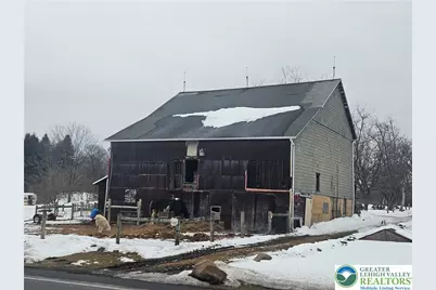 4586 W Mountain View Drive, Lehigh Township, PA 18088 - Photo 12