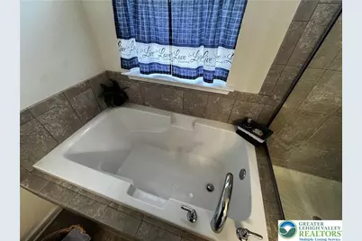 4466 Cottonwood Drive, Lower Nazareth Twp, PA 18064 - Photo 20