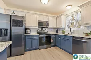 102 Longshore Cir, East Stroudsburg, PA 18302 - Photo 2