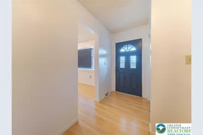 7528 Buttercup Road, Lower Macungie Twp, PA 18062 - Photo 4