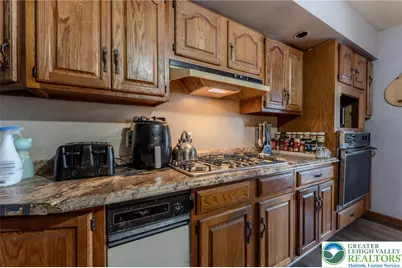 221 E Bertsch Street, Lansford Boro, PA 18232 - Photo 10