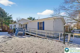 188 Greenbriar Dr, East Allen Township, PA 18014 - Photo 1