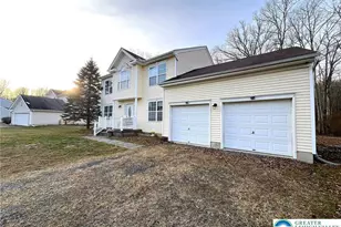 214 Kensington Dr, Bushkill, PA 18324 - Photo 2