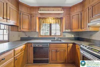 904 Parkway Road, South Whitehall Twp, PA 18104 - Photo 10