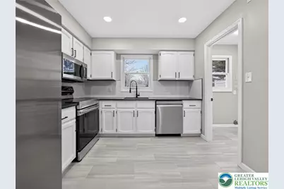 328 41st Street, South Whitehall Twp, PA 18104 - Photo 2