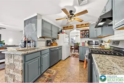 124 Garibaldi Avenue, Roseto Boro, PA 18013 - Photo 14
