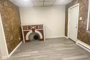 215 E Cherry St, Shenandoah Boro, PA 17976 - Photo 4