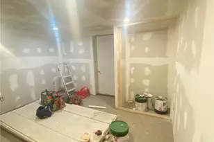 215 E Cherry St, Shenandoah Boro, PA 17976 - Photo 18