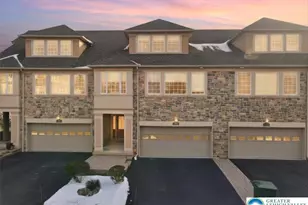 942 Greenhouse Dr, Bethlehem City, PA 18017 - Photo 2