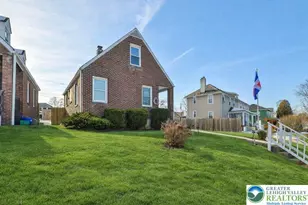 1147 Arcadia St, Bethlehem City, PA 18018 - Photo 2