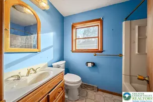 6361 Lakeshore Dr E, Middle Smithfield, PA 18302 - Photo 16