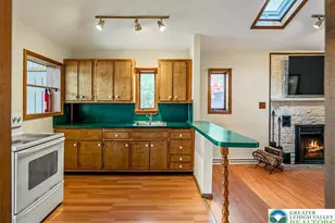 6361 Lakeshore Dr E, Middle Smithfield, PA 18302 - Photo 10