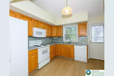 251 W 31st Street, Allen Township, PA 18067 - Photo 4