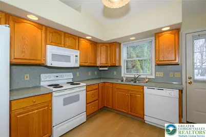 251 W 31st Street, Allen Township, PA 18067 - Photo 6