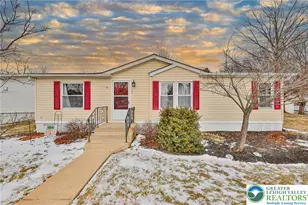 17 Canterbury Ct, Forks Twp, PA 18040 - Photo 2