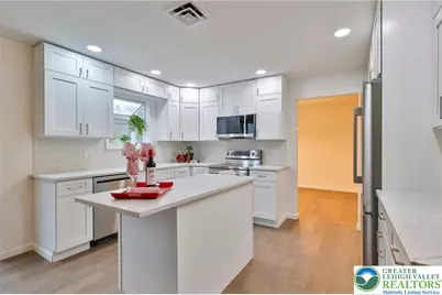 7685 Bryn Drive, Lower Milford Township, PA 18036 - Photo 6