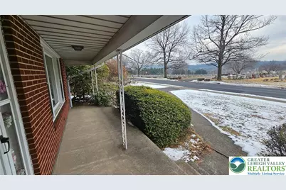 325 E Walnut Street, Hellertown Boro, PA 18055 - Photo 6