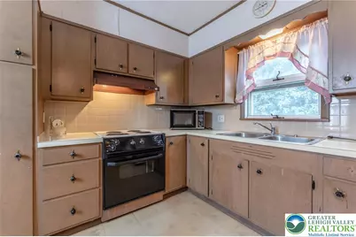 28 N Greenwood Street, Tamaqua Boro, PA 18252 - Photo 36