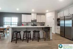 820 Hendon Ln, North Catasauqua Bor, PA 18032 - Photo 10