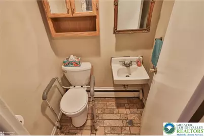 209 N Fairview Street, Nazareth Boro, PA 18064 - Photo 16