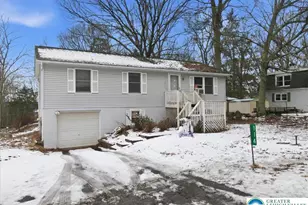 114 Carol Rd, Middle Smithfield, PA 18302 - Photo 2