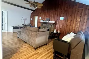 204 Shawnee Dr, Middle Smithfield, PA 18302 - Photo 4