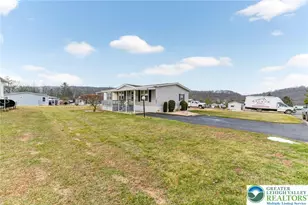 37 Stacey Dr, Lehigh Township, PA 18088 - Photo 2