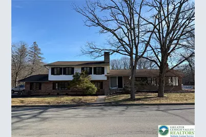 123 Eisenhower Boulevard, Roseto Boro, PA 18013 - Photo 1