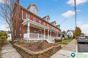 43 Evergreen St, Nazareth, PA 18064 - Photo 2