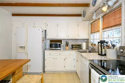 2529 Hampshire Road, Bethlehem, PA 18017 - Photo 4