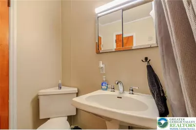 2376 S Fountain Street, Allentown, PA 18103 - Photo 16