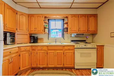 2376 S Fountain Street, Allentown, PA 18103 - Photo 8